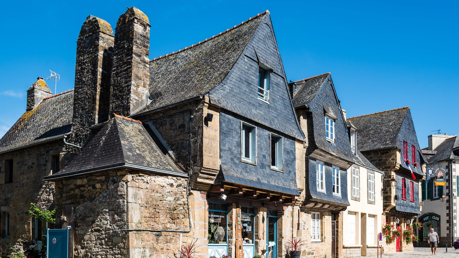 Façades de maisons du village Le Faou en Bretagne