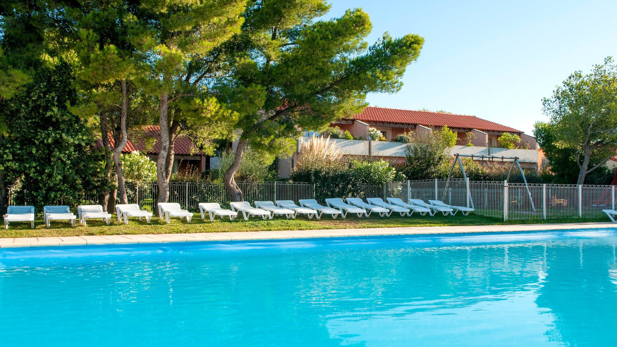 Piscine d'une résidence de vacances à Carro sur la Côte Bleue