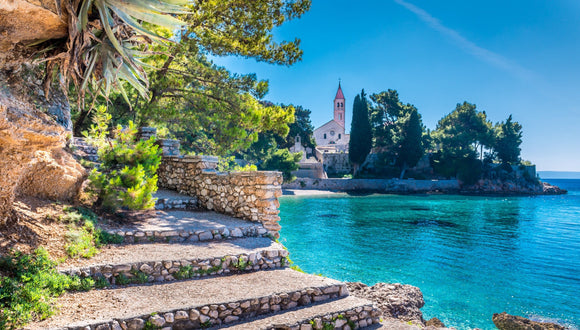 Belle vue d'un bord de mer croate