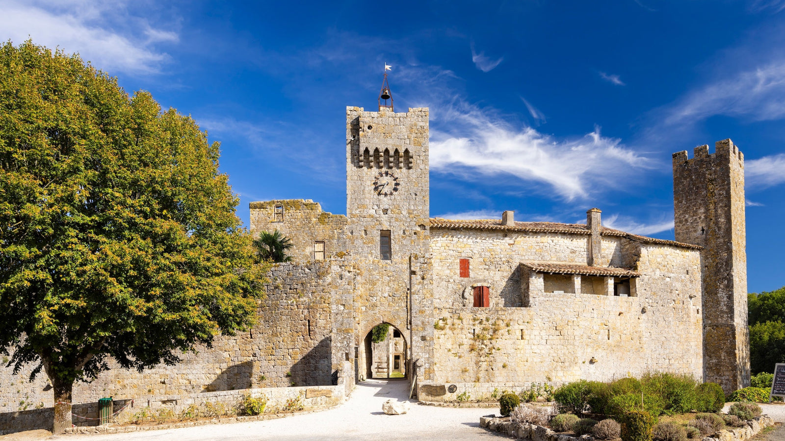 Château de Larressingle dans le Gers