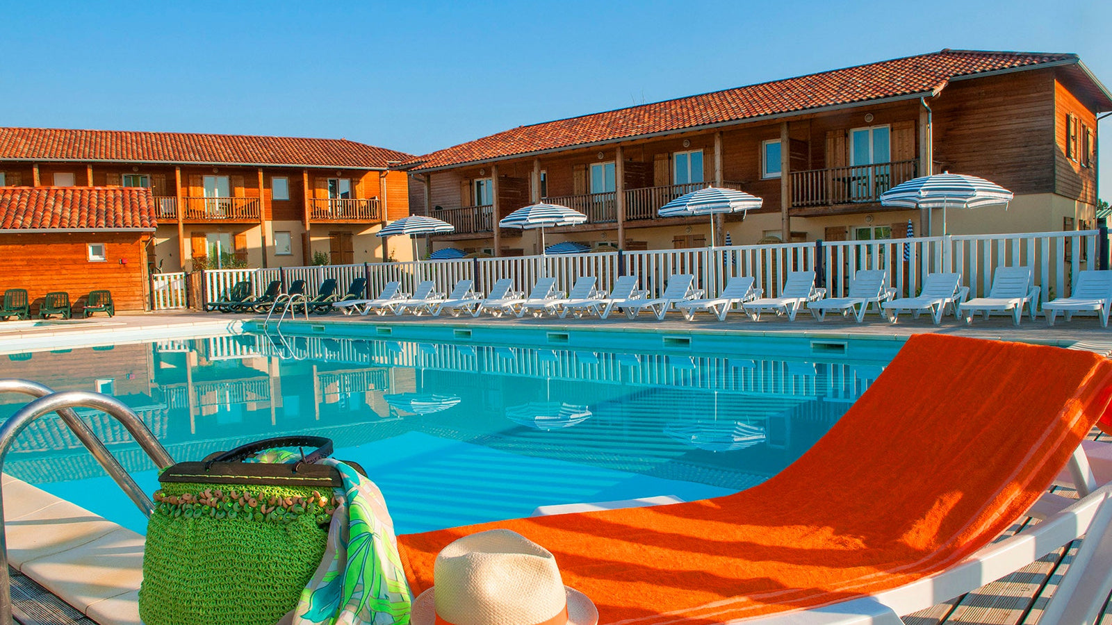 Espace piscine lors de vacances à Eauze d'Armagnac dans le Gers