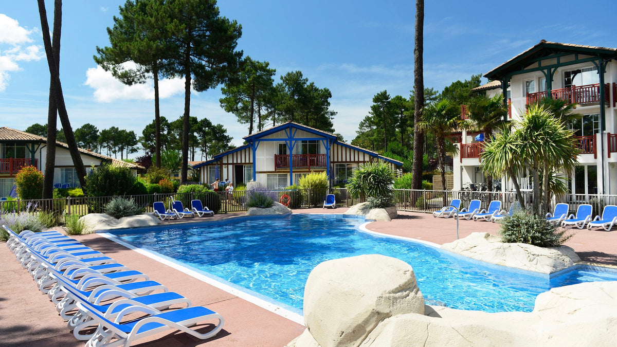 Piscine extérieure de la résidence de vacances à Gujan-Mestras en Gironde