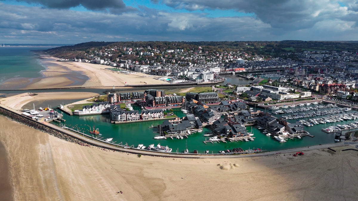 Vue aérienne de villes normandes