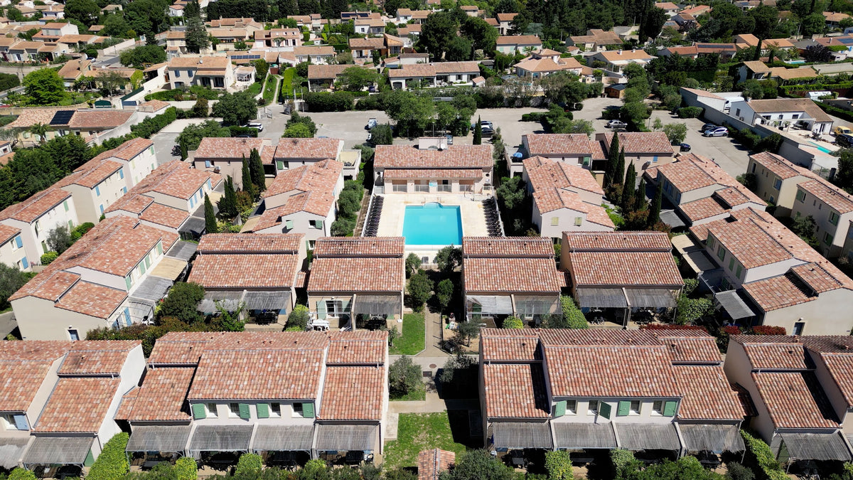 Vue aérienne sur votre résidence de vacances à Mouriès en Provence