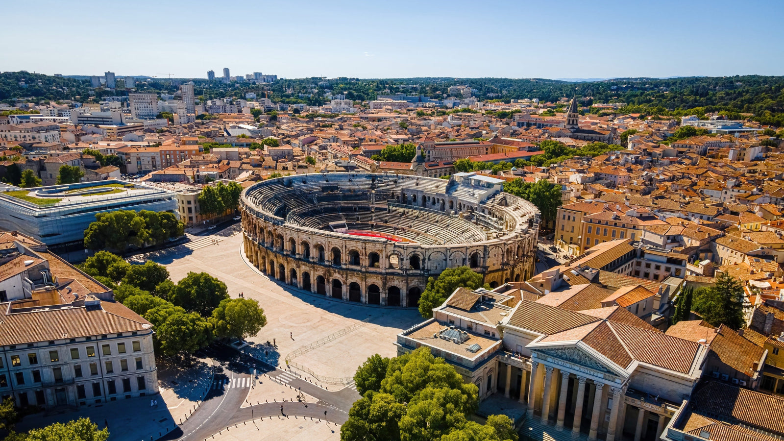 Vue aérienne de la ville incontournable Nîmes